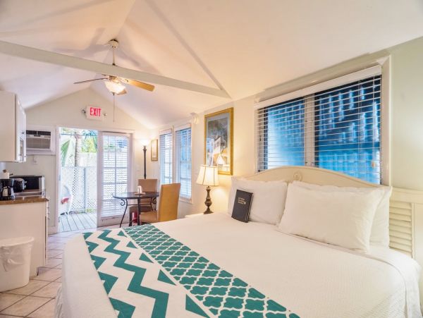 Twelve Bedrooms Key West Vacation Pool Home Sleeps 36 Guests