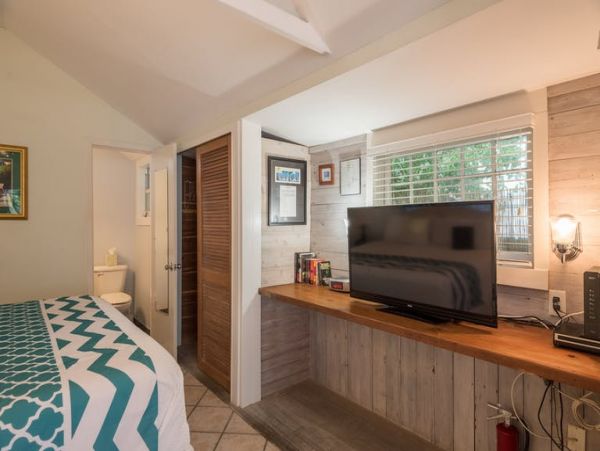 Twelve Bedrooms Key West Vacation Pool Home Sleeps 36 Guests