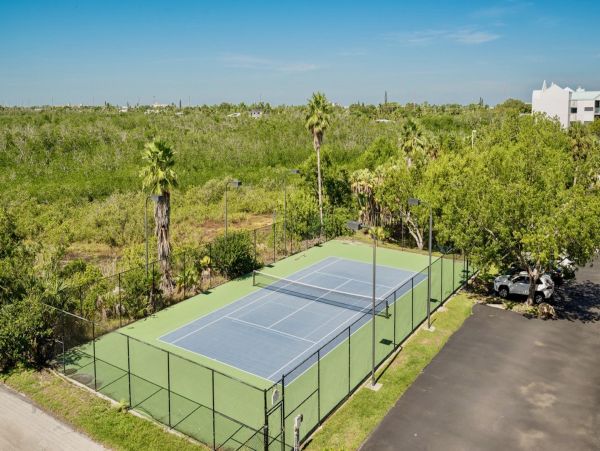 Two Bedroom Vacation Condo on Key West - Pool & Tennis