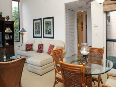 Open plan living & dining areas