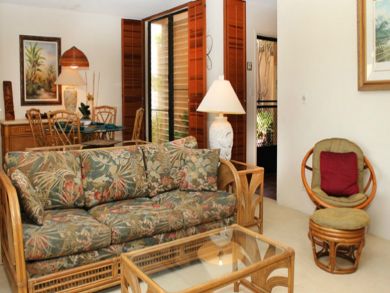 Open plan dining & living areas