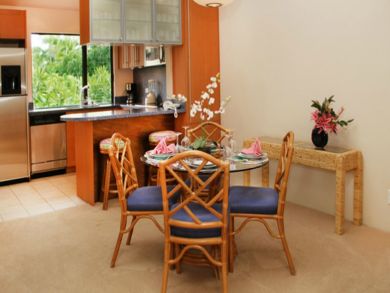 Open plan kitchen & dining area