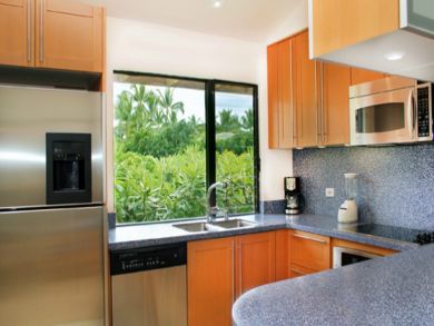 Kitchen with breakfast bar