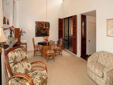 Open plan dining & living areas