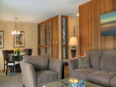 Open plan lving & dining areas