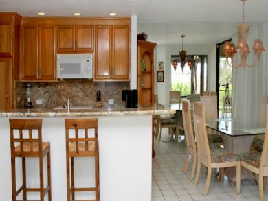 Open plan kitchen & dining area