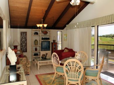 Open plan living & dining areas