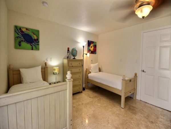 Ocean View 4 Bedroom Upscale Townhome with Spa and Waterfall