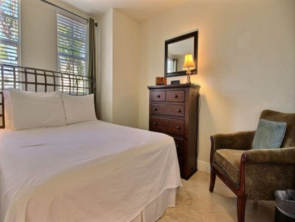 Ocean View 4 Bedroom Upscale Townhome with Spa and Waterfall