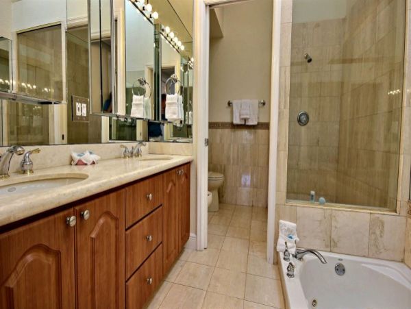 Ocean View 4 Bedroom Upscale Townhome with Spa and Waterfall