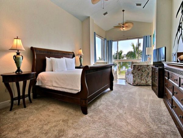 Ocean View 4 Bedroom Upscale Townhome with Spa and Waterfall