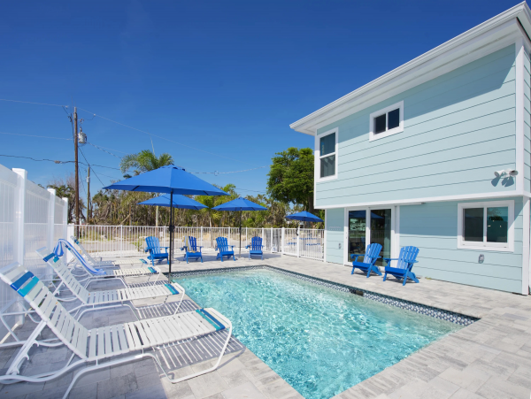Fort Myers 6 Bedrooms Three Houses from Sand!