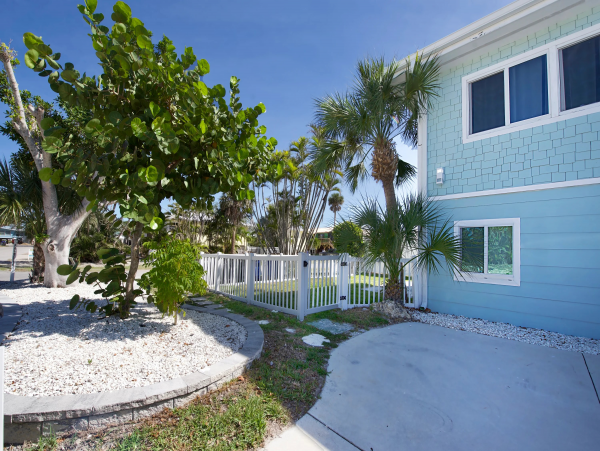 Fort Myers 6 Bedrooms Three Houses from Sand!