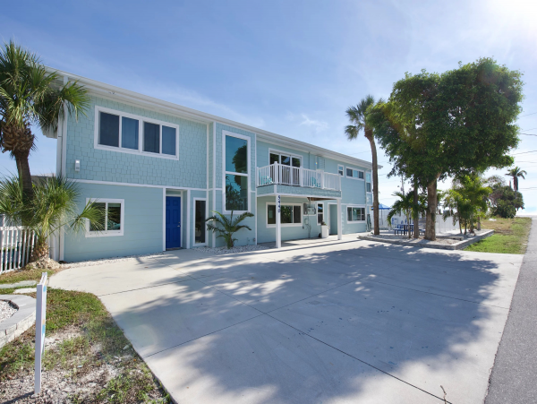 Fort Myers 6 Bedrooms Three Houses from Sand!