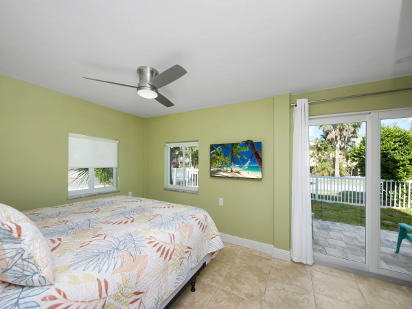 Fort Myers 6 Bedrooms Three Houses from Sand!