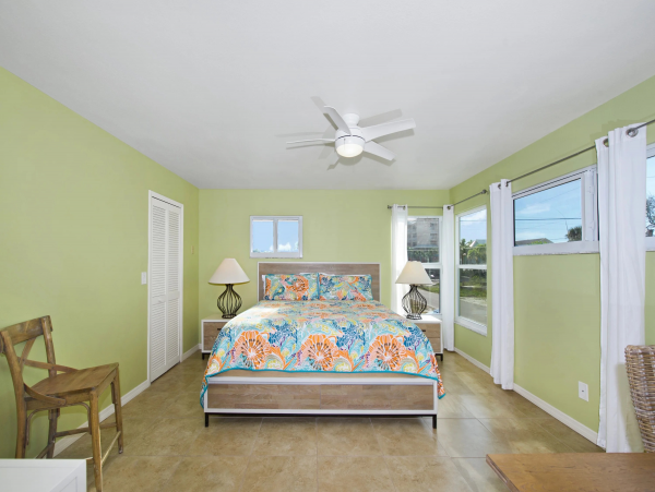 Fort Myers 6 Bedrooms Three Houses from Sand!