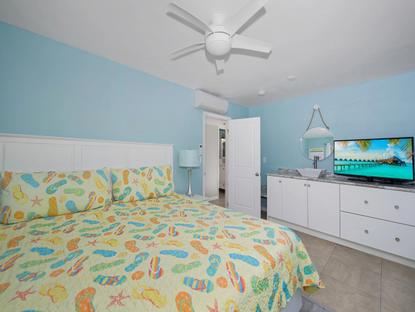 Fort Myers 6 Bedrooms Three Houses from Sand!