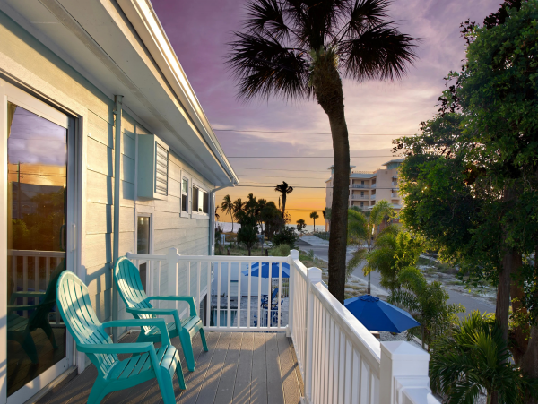 Fort Myers 6 Bedrooms Three Houses from Sand!