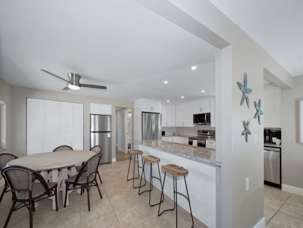 Fort Myers 6 Bedrooms Three Houses from Sand!