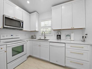Fort Myers Three Bedroom Vacation Home with Private Pool