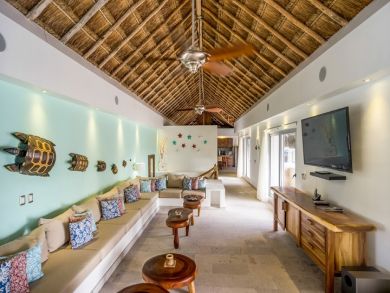Luxury Six Bedroom Beach Villa with Private Pool Sleeps 16
