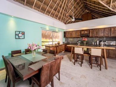 Luxury Six Bedroom Beach Villa with Private Pool Sleeps 16