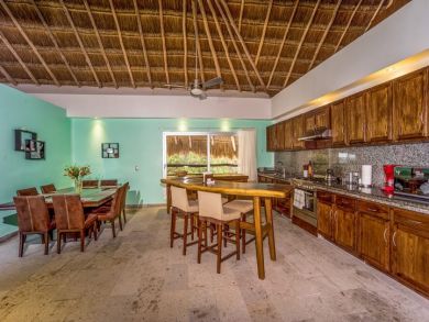 Luxury Six Bedroom Beach Villa with Private Pool Sleeps 16
