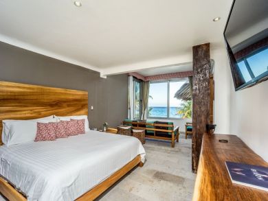 Luxury Six Bedroom Beach Villa with Private Pool Sleeps 16