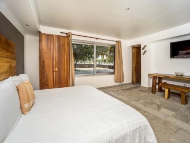 Luxury Six Bedroom Beach Villa with Private Pool Sleeps 16