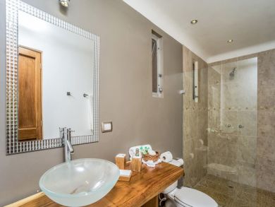 Luxury Six Bedroom Beach Villa with Private Pool Sleeps 16