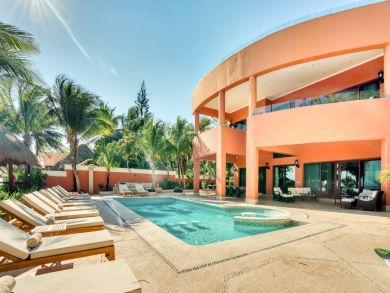 Luxury 8 Bedroom Beach Villa with Full Ocean View Sleeps 20