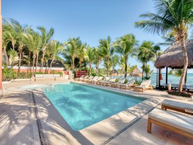 Luxury 8 Bedroom Beach Villa with Full Ocean View Sleeps 20