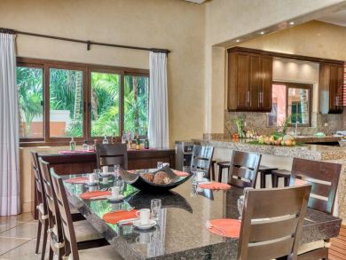 Luxury 8 Bedroom Beach Villa with Full Ocean View Sleeps 20