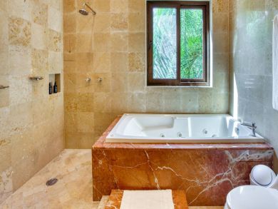 Luxury 8 Bedroom Beach Villa with Full Ocean View Sleeps 20