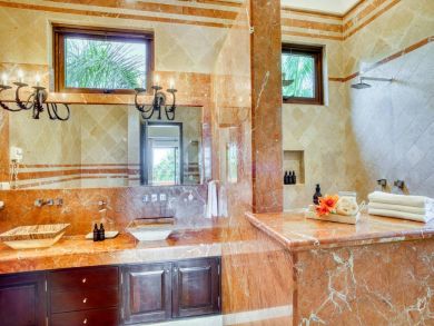 Luxury 8 Bedroom Beach Villa with Full Ocean View Sleeps 20