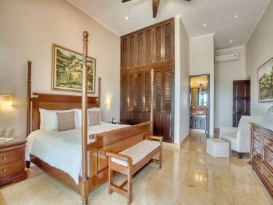 Luxury 8 Bedroom Beach Villa with Full Ocean View Sleeps 20