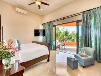 Luxury 8 Bedroom Beach Villa with Full Ocean View Sleeps 20