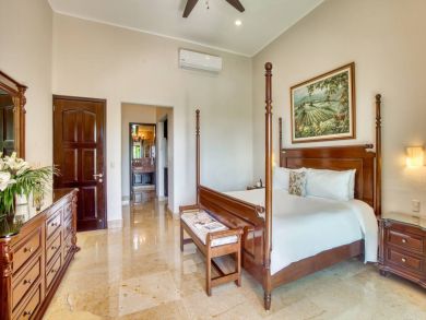 Luxury 8 Bedroom Beach Villa with Full Ocean View Sleeps 20
