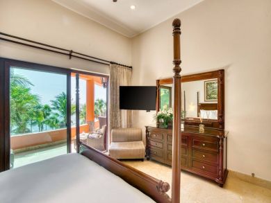 Luxury 8 Bedroom Beach Villa with Full Ocean View Sleeps 20