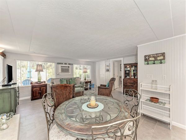 Holmes Beach Ground-Level Duplex 1 Bedroom & Shared Pool