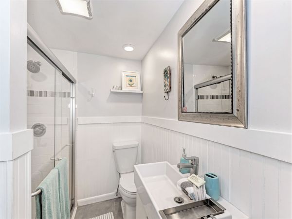 Holmes Beach Ground-Level Duplex 1 Bedroom & Shared Pool