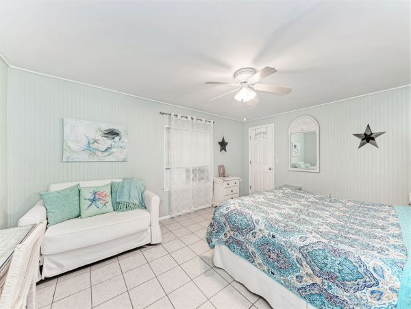 Holmes Beach Ground-Level Duplex 1 Bedroom & Shared Pool