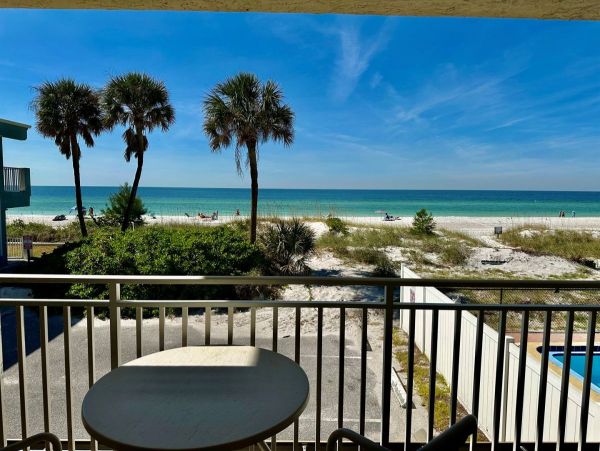 Bradenton Beach Gulf Front Studio Full Ocean View Sleeps 4