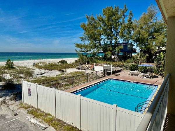 Bradenton Beach Gulf Front Studio Full Ocean View Sleeps 4