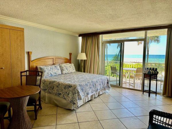 Bradenton Beach Gulf Front Studio Full Ocean View Sleeps 4