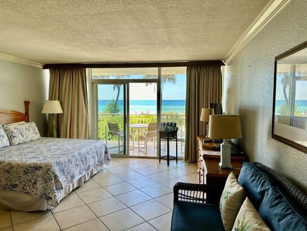 Bradenton Beach Gulf Front Studio Full Ocean View Sleeps 4