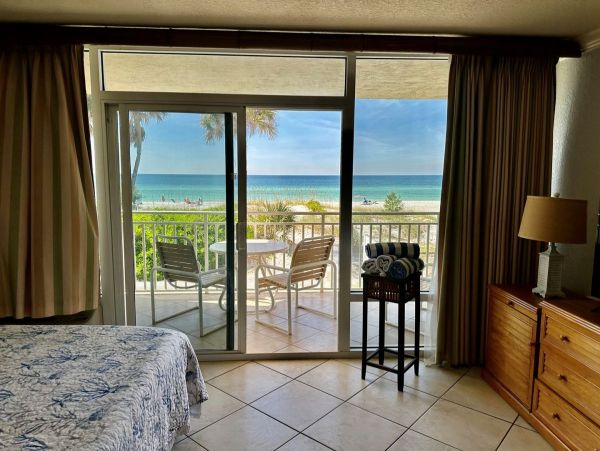Bradenton Beach Gulf Front Studio Full Ocean View Sleeps 4
