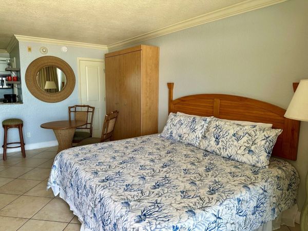 Bradenton Beach Gulf Front Studio Full Ocean View Sleeps 4