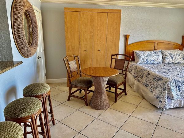 Bradenton Beach Gulf Front Studio Full Ocean View Sleeps 4