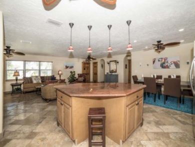 Holmes Beach Vacation Home with 2 Bedrooms Sleeps 6